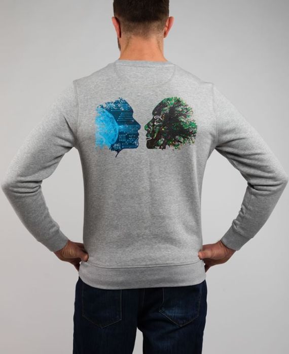 Sweat homme gris col rond - Vue de dos avec design Nature vs Technologie (tête nature face à tête technologique)